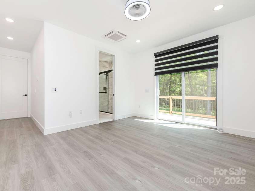 6548 Emerald Isle Drive, Sherrills Ford, NC 28673.  MLS# CAR4274973, YatesRealty ID 25412. 