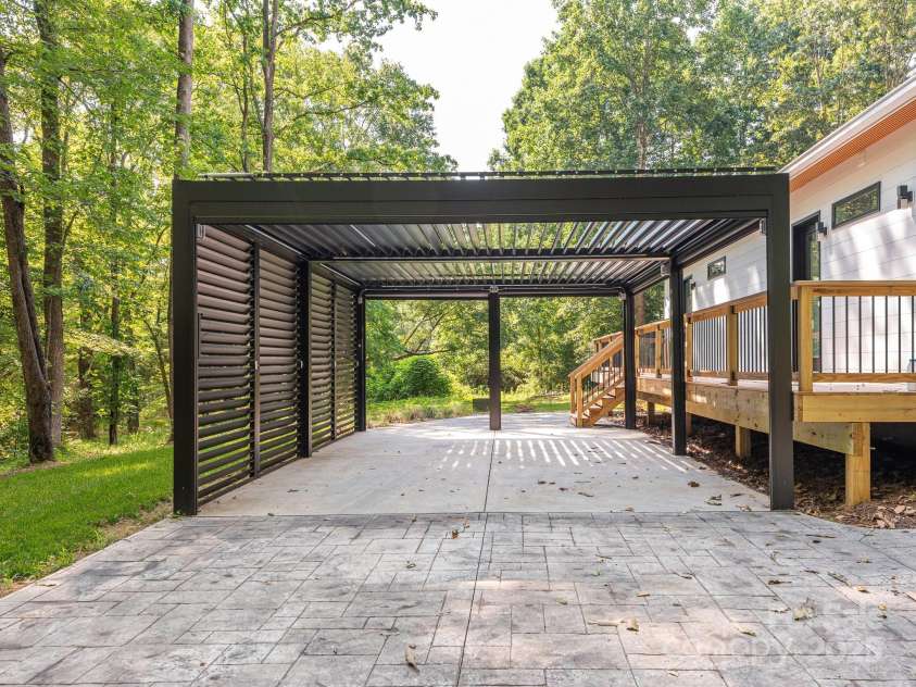 6548 Emerald Isle Drive, Sherrills Ford, NC 28673.  MLS# CAR4274973, YatesRealty ID 25412. 