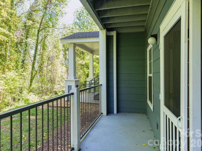 400 Vista Lake Drive, Candler, NC 28715.  MLS# CAR4369611, YatesRealty ID 25413. Balcony