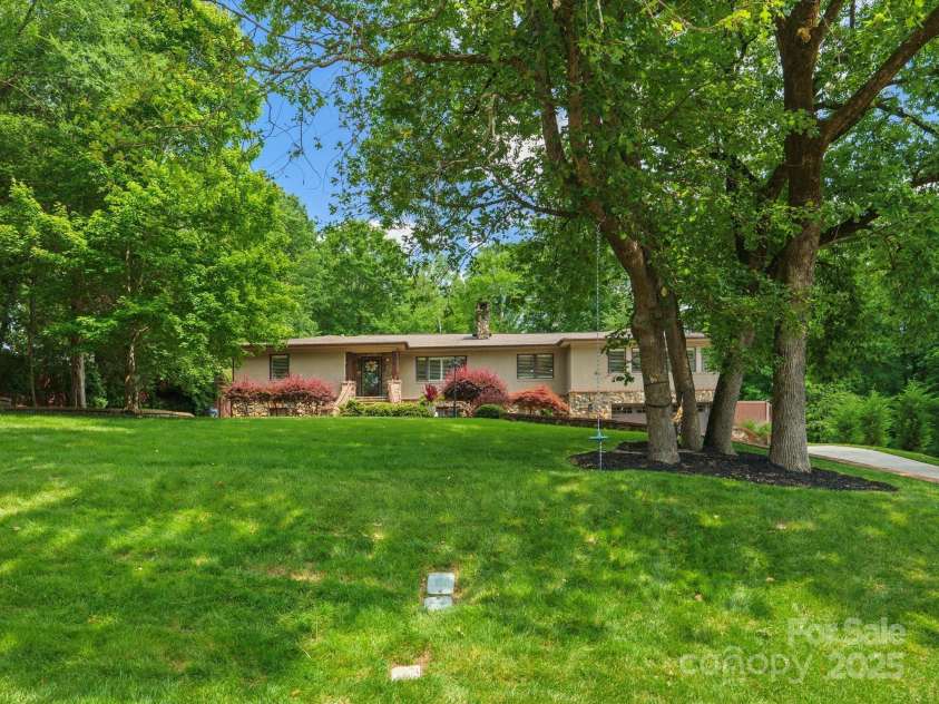 315 Mountainview Drive, Charlotte, NC 28270.  MLS# CAR4266218, YatesRealty ID 25414. 