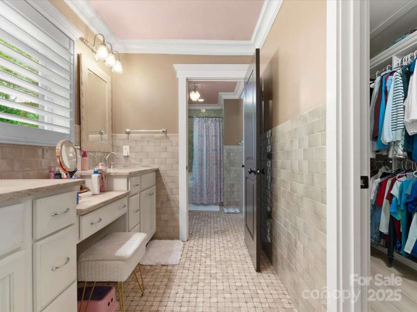 315 Mountainview Drive, Charlotte, NC 28270.  MLS# CAR4266218, YatesRealty ID 25414. 