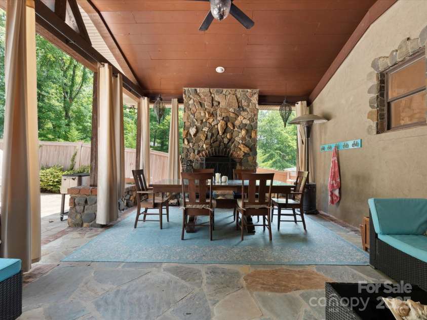 315 Mountainview Drive, Charlotte, NC 28270.  MLS# CAR4266218, YatesRealty ID 25414. 