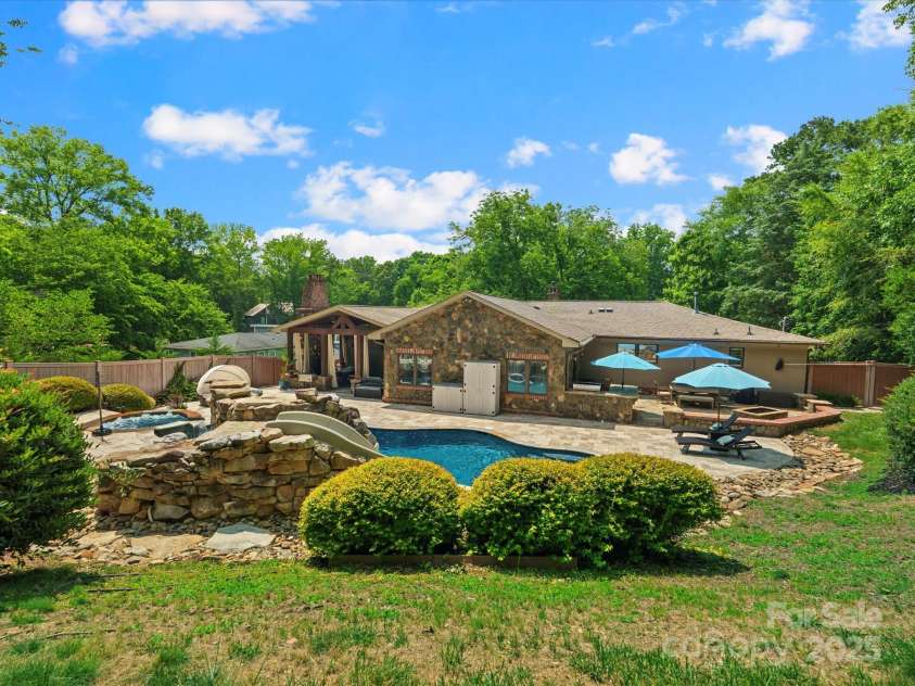 315 Mountainview Drive, Charlotte, NC 28270.  MLS# CAR4266218, YatesRealty ID 25414. 