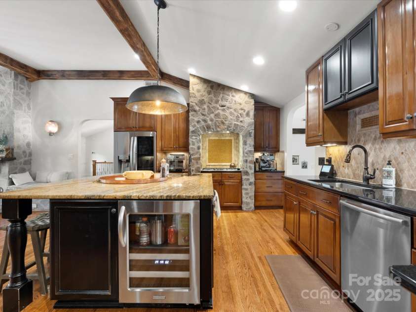 315 Mountainview Drive, Charlotte, NC 28270.  MLS# CAR4266218, YatesRealty ID 25414. 