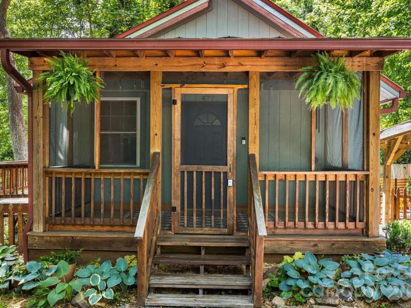 477 Governors View Road, Asheville, NC 28805.  MLS# CAR4382048, YatesRealty ID 25414. 