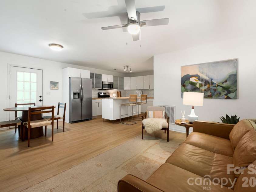 477 Governors View Road, Asheville, NC 28805.  MLS# CAR4382048, YatesRealty ID 25414. 