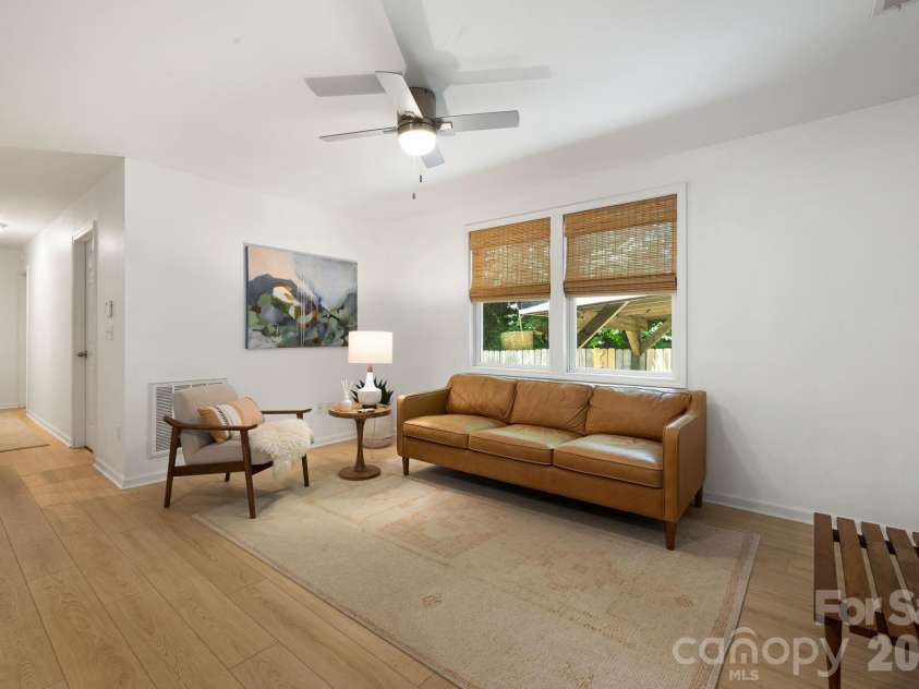 477 Governors View Road, Asheville, NC 28805.  MLS# CAR4382048, YatesRealty ID 25414. 