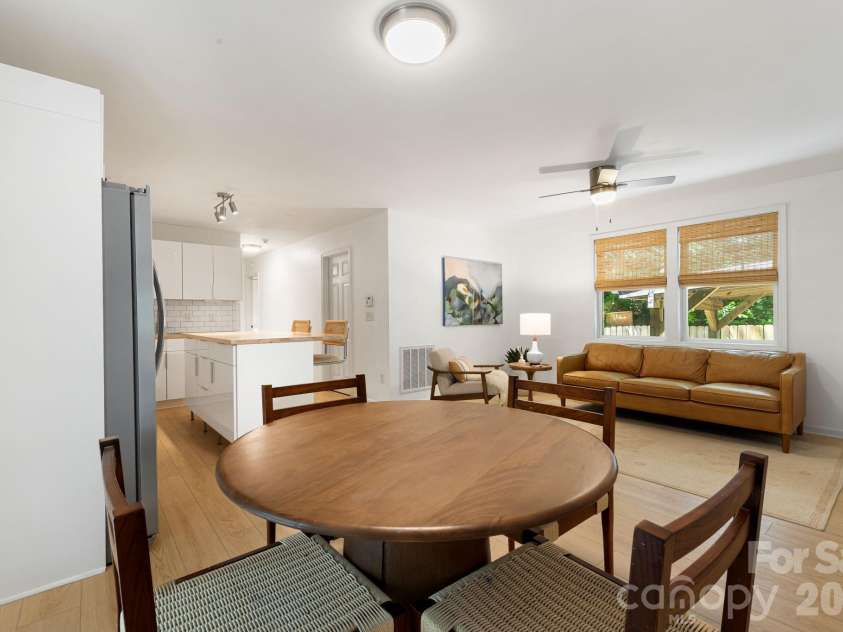 477 Governors View Road, Asheville, NC 28805.  MLS# CAR4382048, YatesRealty ID 25414. 