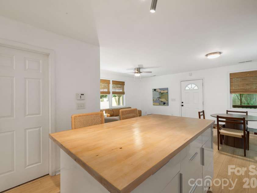477 Governors View Road, Asheville, NC 28805.  MLS# CAR4382048, YatesRealty ID 25414. 