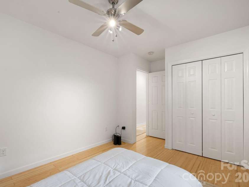 477 Governors View Road, Asheville, NC 28805.  MLS# CAR4382048, YatesRealty ID 25414. 