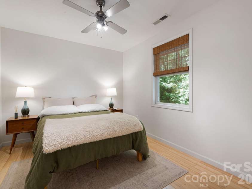 477 Governors View Road, Asheville, NC 28805.  MLS# CAR4382048, YatesRealty ID 25414. 