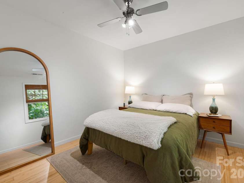 477 Governors View Road, Asheville, NC 28805.  MLS# CAR4382048, YatesRealty ID 25414. 