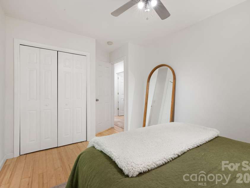 477 Governors View Road, Asheville, NC 28805.  MLS# CAR4382048, YatesRealty ID 25414. 