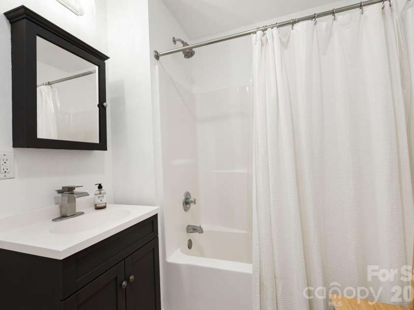 477 Governors View Road, Asheville, NC 28805.  MLS# CAR4382048, YatesRealty ID 25414. 