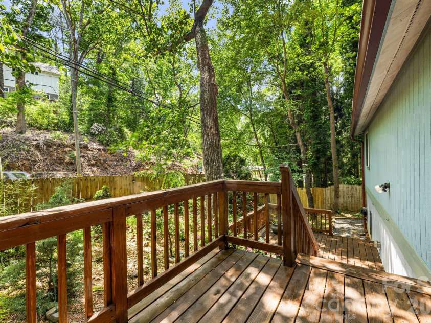 477 Governors View Road, Asheville, NC 28805.  MLS# CAR4382048, YatesRealty ID 25414. 
