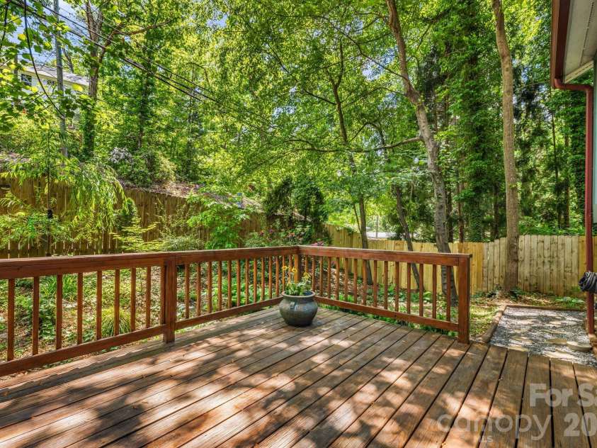 477 Governors View Road, Asheville, NC 28805.  MLS# CAR4382048, YatesRealty ID 25414. 