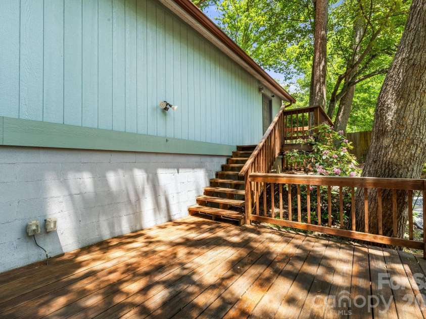 477 Governors View Road, Asheville, NC 28805.  MLS# CAR4382048, YatesRealty ID 25414. 
