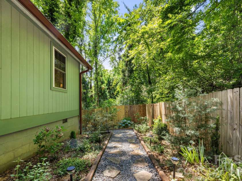 477 Governors View Road, Asheville, NC 28805.  MLS# CAR4382048, YatesRealty ID 25414. 