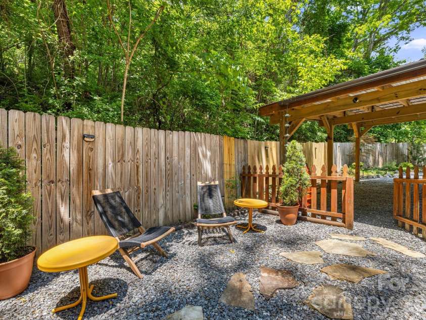 477 Governors View Road, Asheville, NC 28805.  MLS# CAR4382048, YatesRealty ID 25414. 