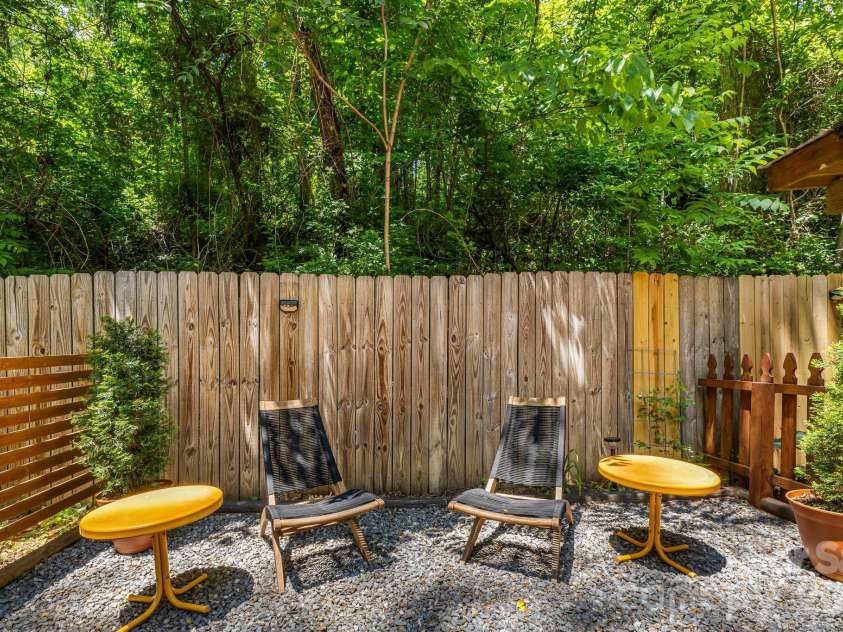 477 Governors View Road, Asheville, NC 28805.  MLS# CAR4382048, YatesRealty ID 25414. 