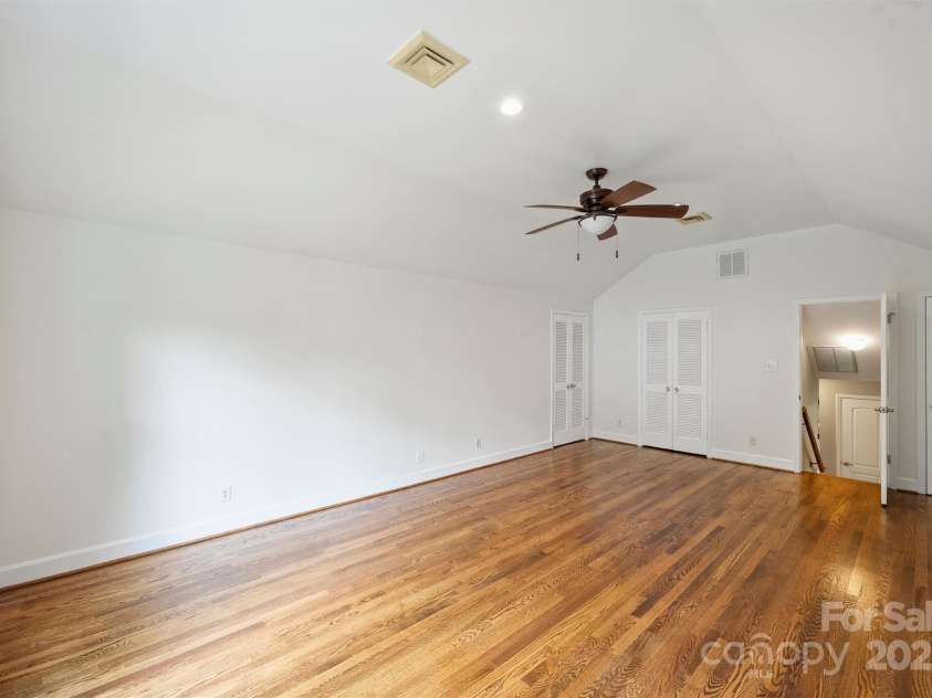 7050 Knightswood Drive, Charlotte, NC 28226.  MLS# CAR4265438, YatesRealty ID 25415. 