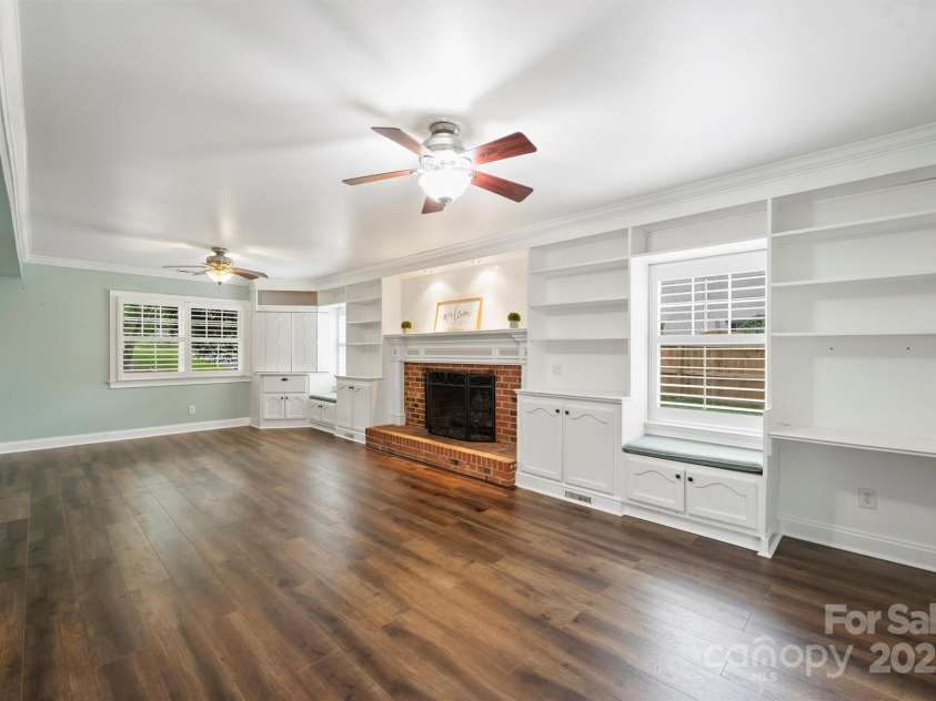 7050 Knightswood Drive, Charlotte, NC 28226.  MLS# CAR4265438, YatesRealty ID 25415. 