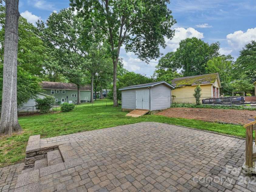 7050 Knightswood Drive, Charlotte, NC 28226.  MLS# CAR4265438, YatesRealty ID 25415. 