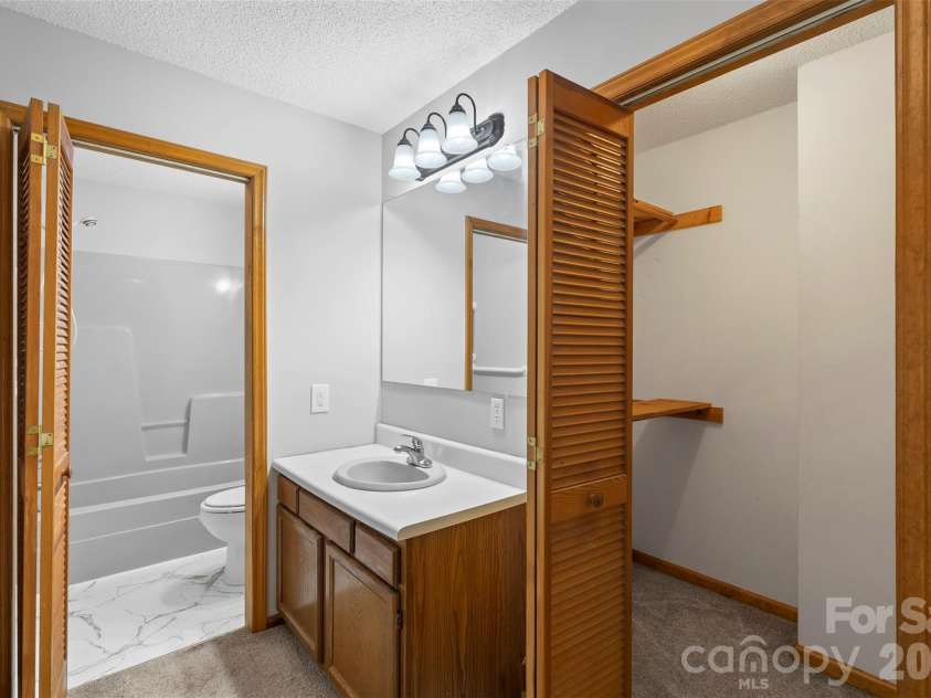 2008 Rock Springs Circle, Denver, NC 28037.  MLS# CAR4370068, YatesRealty ID 25417. 