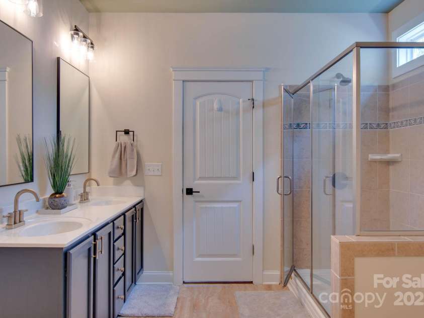 812 Cedar Street, McAdenville, NC 28101.  MLS# CAR4279360, YatesRealty ID 25417. Primary En-Suite w/walk in closet