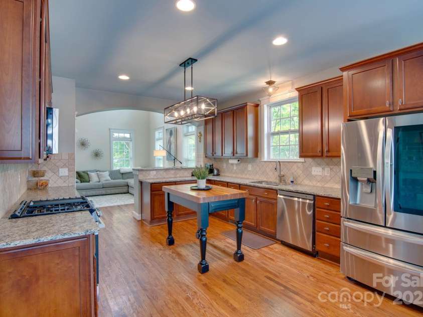 812 Cedar Street, McAdenville, NC 28101.  MLS# CAR4279360, YatesRealty ID 25417. Spacious Kitchen