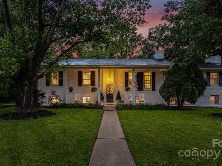 114 Greenfield Lane, Hendersonville, NC 28792.  MLS# CAR4269757, YatesRealty ID 25419. 