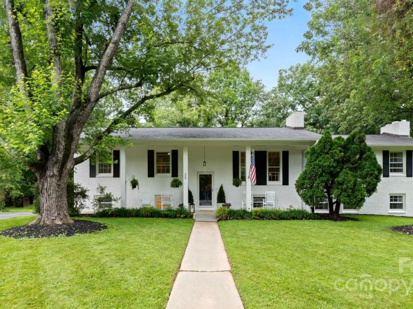 114 Greenfield Lane, Hendersonville, NC 28792.  MLS# CAR4269757, YatesRealty ID 25419. 