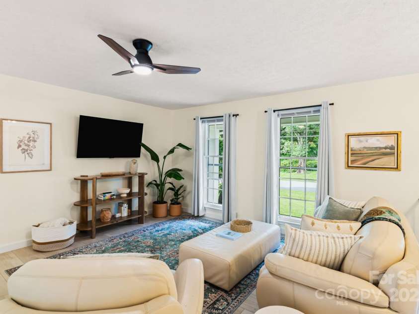 114 Greenfield Lane, Hendersonville, NC 28792.  MLS# CAR4269757, YatesRealty ID 25419. 