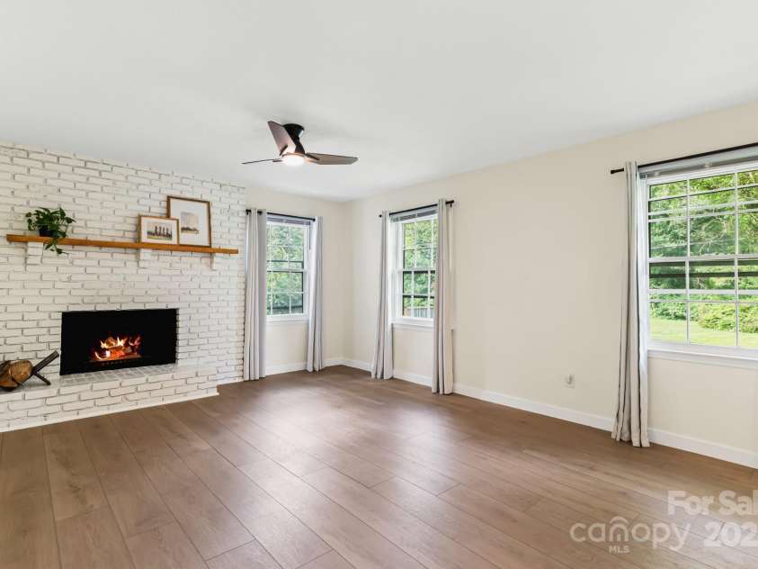 114 Greenfield Lane, Hendersonville, NC 28792.  MLS# CAR4269757, YatesRealty ID 25419. 