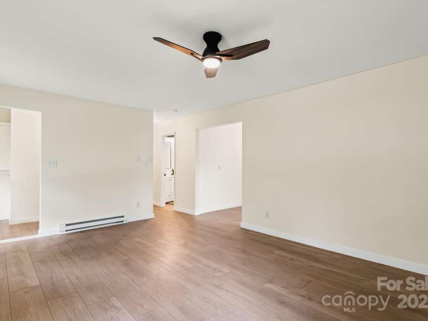 114 Greenfield Lane, Hendersonville, NC 28792.  MLS# CAR4269757, YatesRealty ID 25419. 