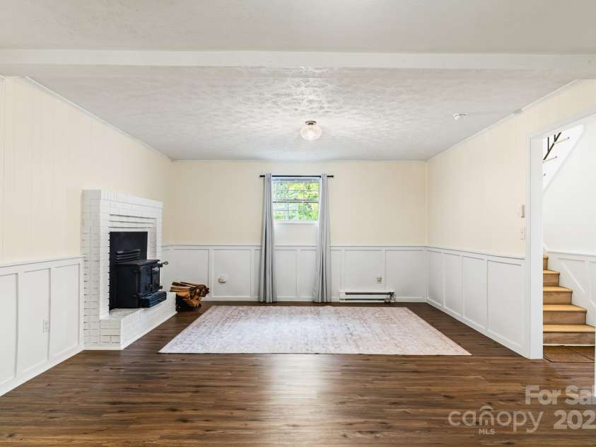 114 Greenfield Lane, Hendersonville, NC 28792.  MLS# CAR4269757, YatesRealty ID 25419. 