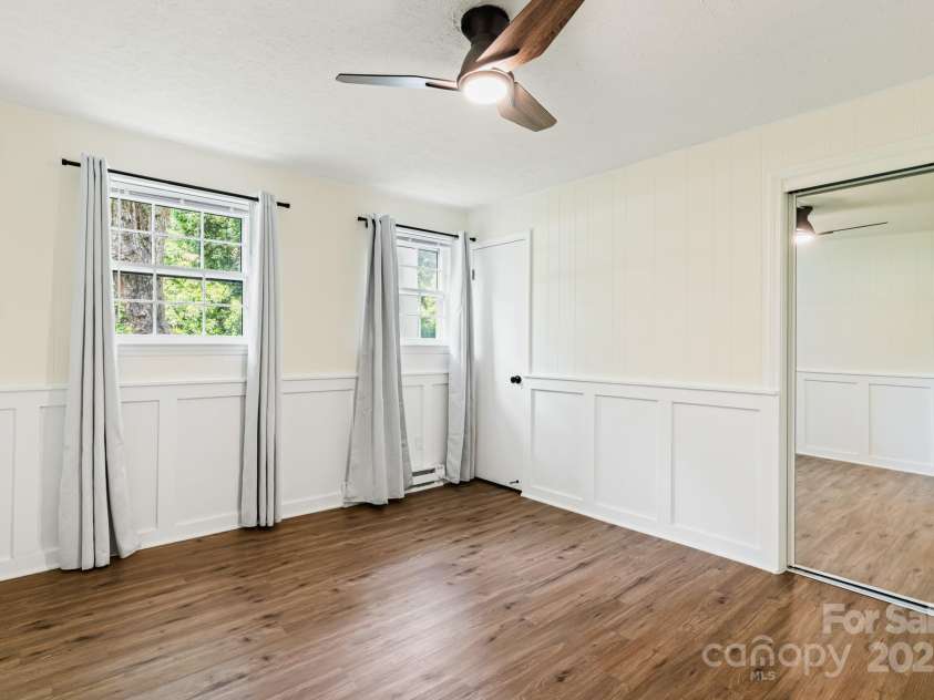 114 Greenfield Lane, Hendersonville, NC 28792.  MLS# CAR4269757, YatesRealty ID 25419. 