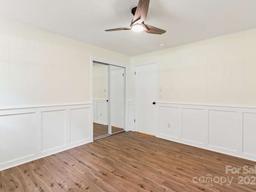 114 Greenfield Lane, Hendersonville, NC 28792.  MLS# CAR4269757, YatesRealty ID 25419. 