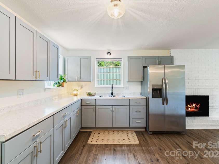 114 Greenfield Lane, Hendersonville, NC 28792.  MLS# CAR4269757, YatesRealty ID 25419. 