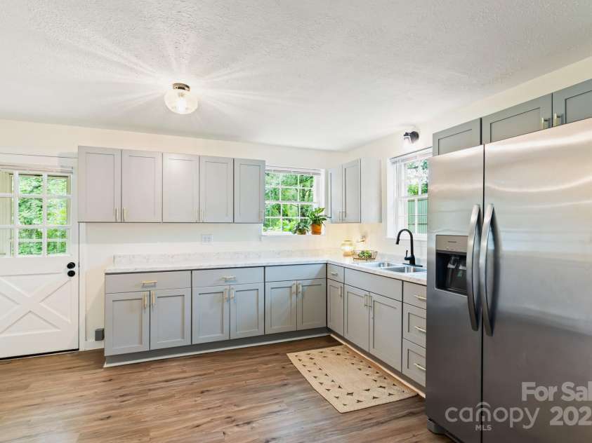 114 Greenfield Lane, Hendersonville, NC 28792.  MLS# CAR4269757, YatesRealty ID 25419. 