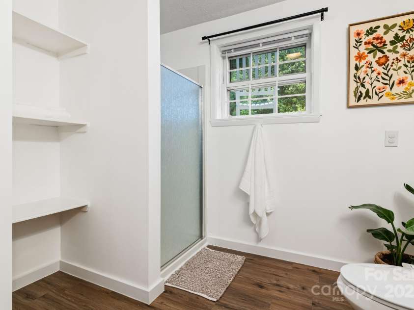 114 Greenfield Lane, Hendersonville, NC 28792.  MLS# CAR4269757, YatesRealty ID 25419. 