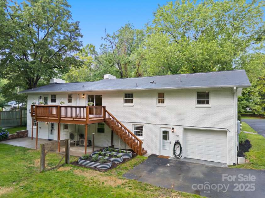 114 Greenfield Lane, Hendersonville, NC 28792.  MLS# CAR4269757, YatesRealty ID 25419. 