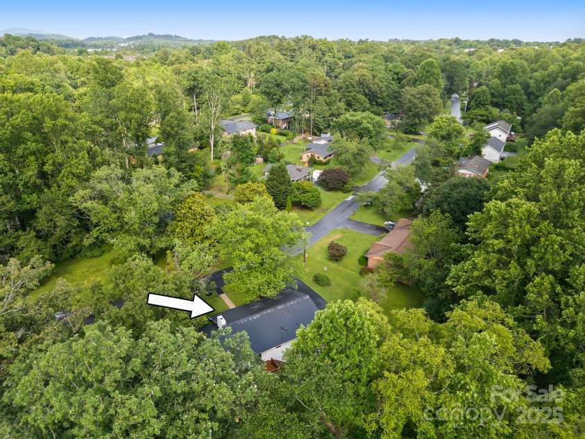 114 Greenfield Lane, Hendersonville, NC 28792.  MLS# CAR4269757, YatesRealty ID 25419. 