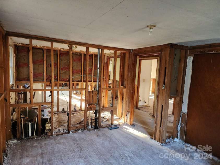 44 Little East Fork Road, Canton, NC 28716.  MLS# CAR4206844, YatesRealty ID 2542. 