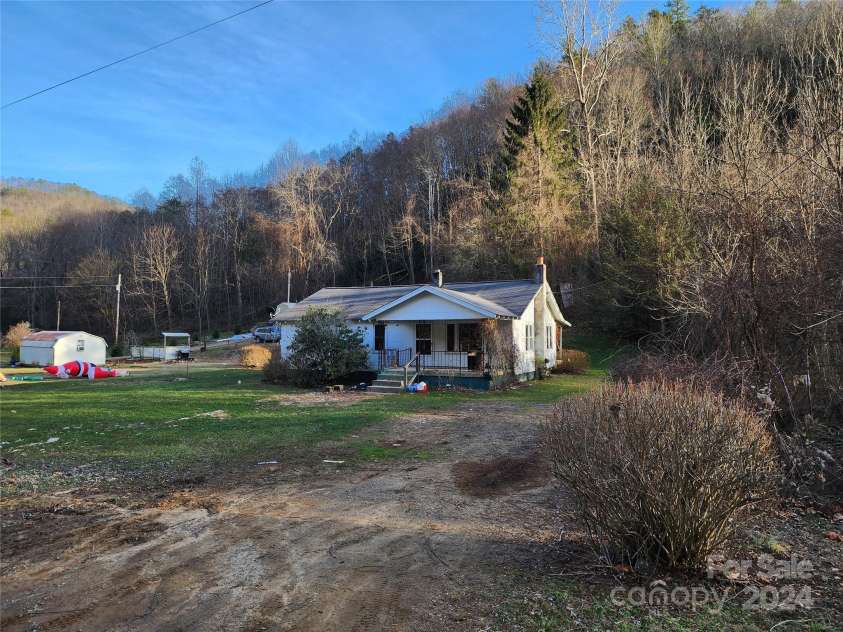 44 Little East Fork Road, Canton, NC 28716.  MLS# CAR4206844, YatesRealty ID 2542. 