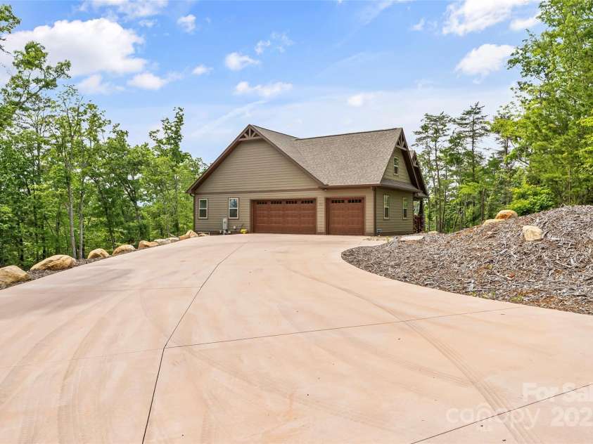 552 High Trail Drive, Nebo, NC 28761.  MLS# CAR4261103, YatesRealty ID 25420. 