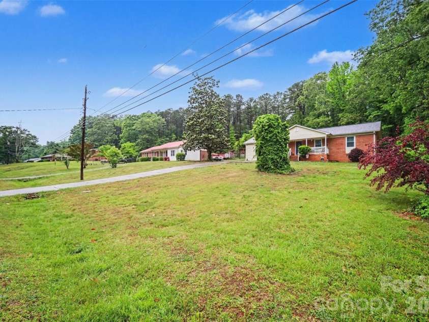 847 Chestnut Street, Stanley, NC 28164.  MLS# CAR4374037, YatesRealty ID 25420. 