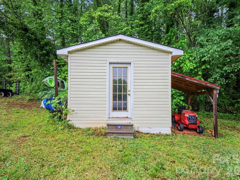 847 Chestnut Street, Stanley, NC 28164.  MLS# CAR4374037, YatesRealty ID 25420. 