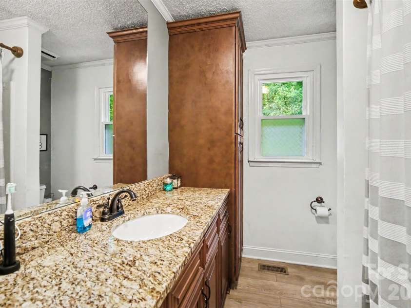 847 Chestnut Street, Stanley, NC 28164.  MLS# CAR4374037, YatesRealty ID 25420. 