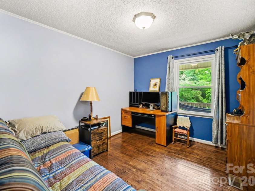 847 Chestnut Street, Stanley, NC 28164.  MLS# CAR4374037, YatesRealty ID 25420. 